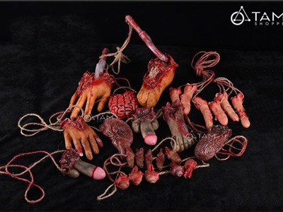 Bộ phận  cơ thể người giả treo trang trí kinh dị